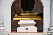 Thailand, Phra Pathom Chedi, the nation's largest pagoda in Nakorn Pathom. Buddha statue in niche of the outer courtyard.